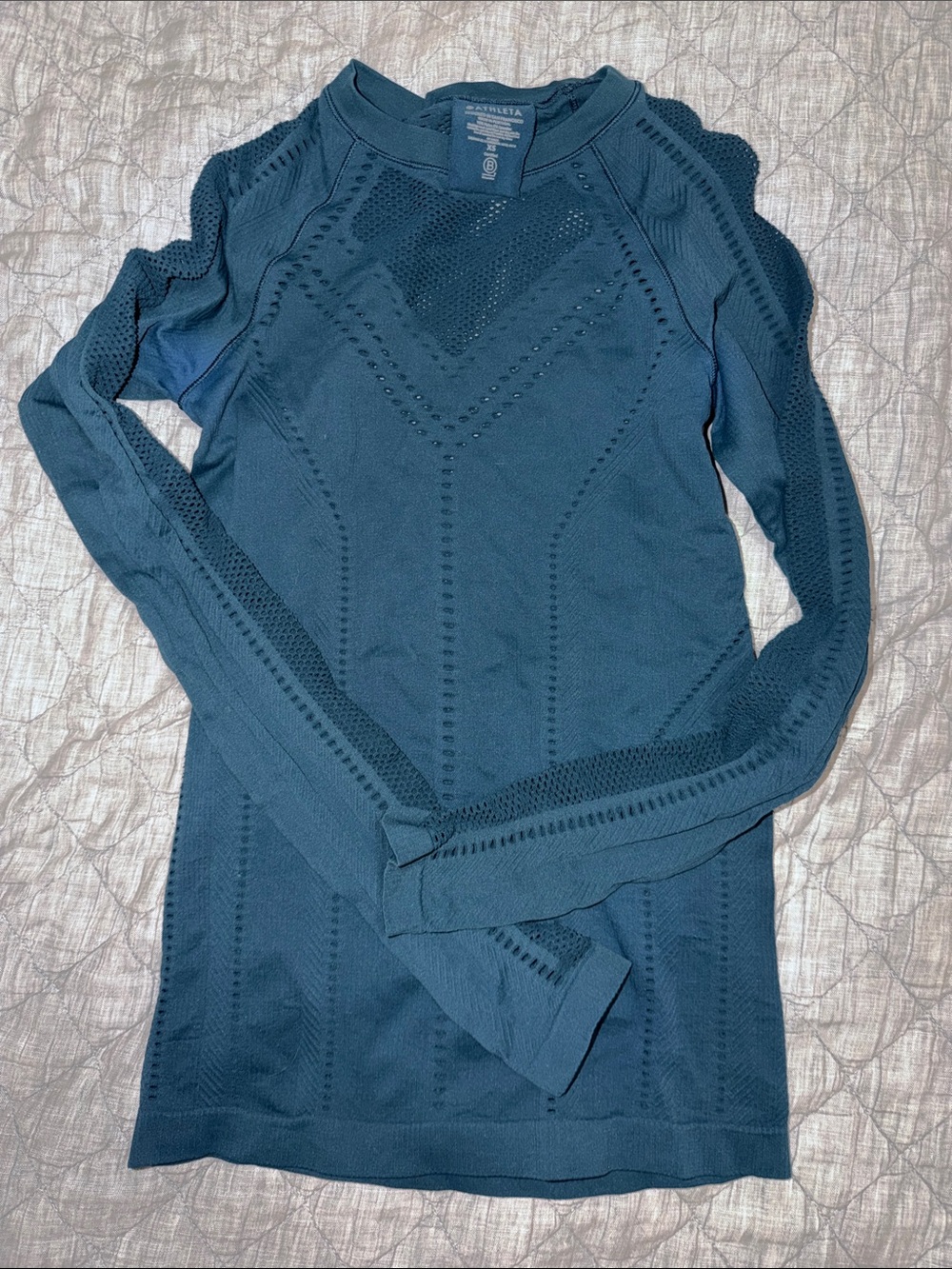Athleta Women's Long-Sleeve Seamless shirt— Teal Blue